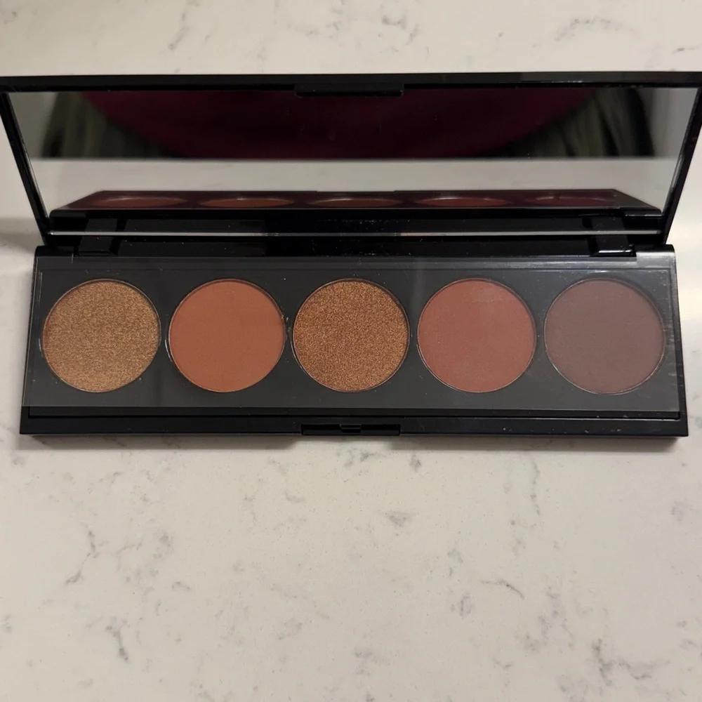 Laritzy Cosmetics Burnt Artistry Palette